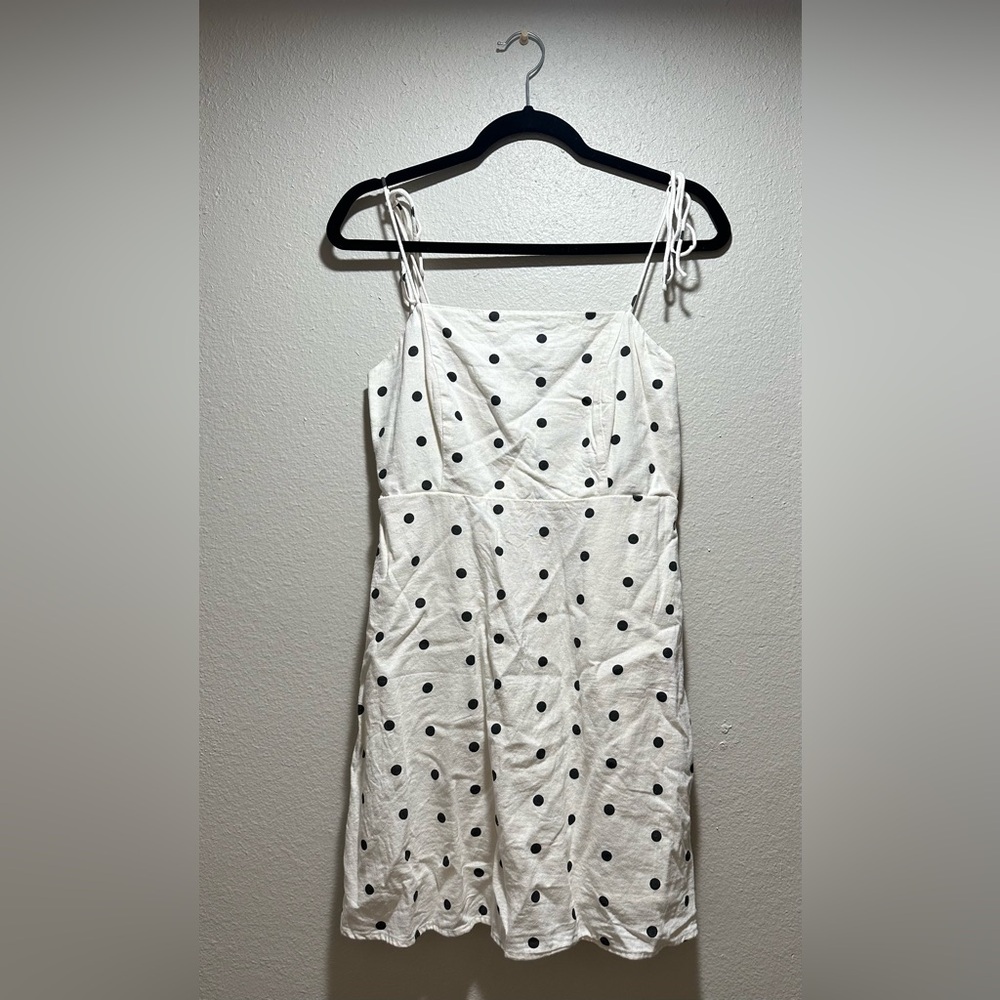 Old Navy White and Black Polka Dot linen blend mini-dress. Size M.